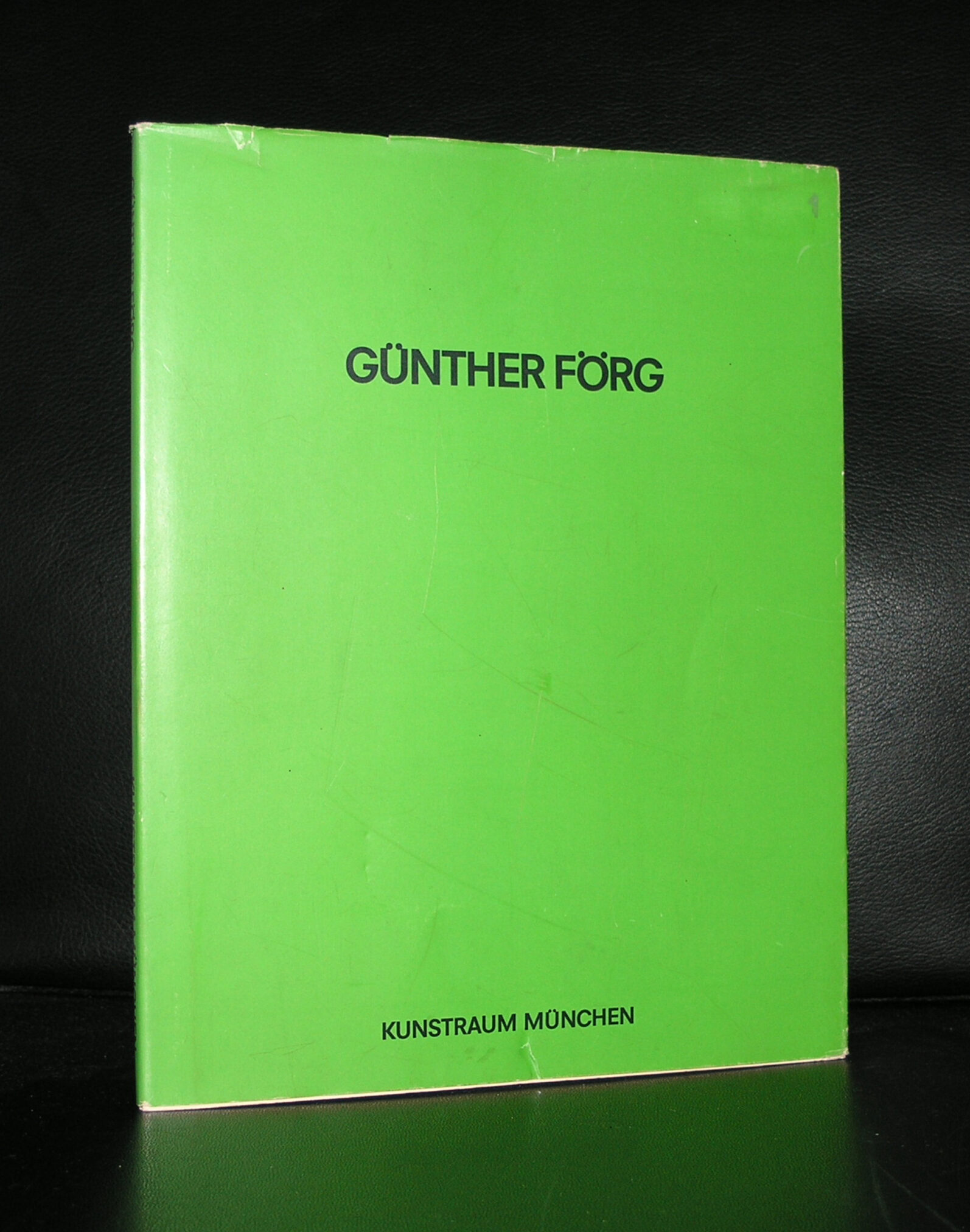 A green book cover titled 'GÜNTHER Förg' with the subtitle 'KUNSTRAUM MÜNCHEN' displayed in bold black text.