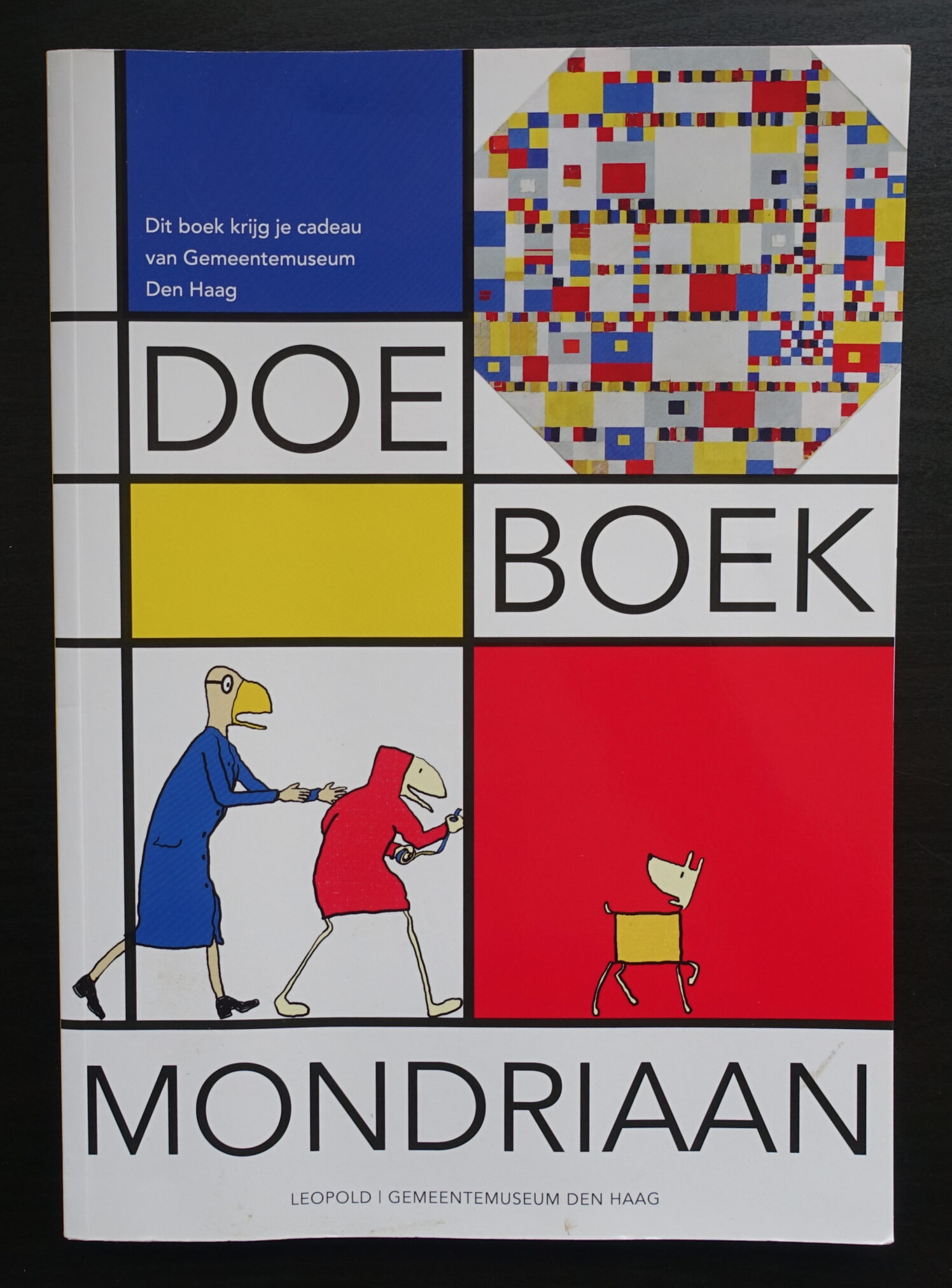 Cover of a book titled 'Doe Boek Mondriaan' featuring abstract geometric designs and cartoon characters in vibrant colors.