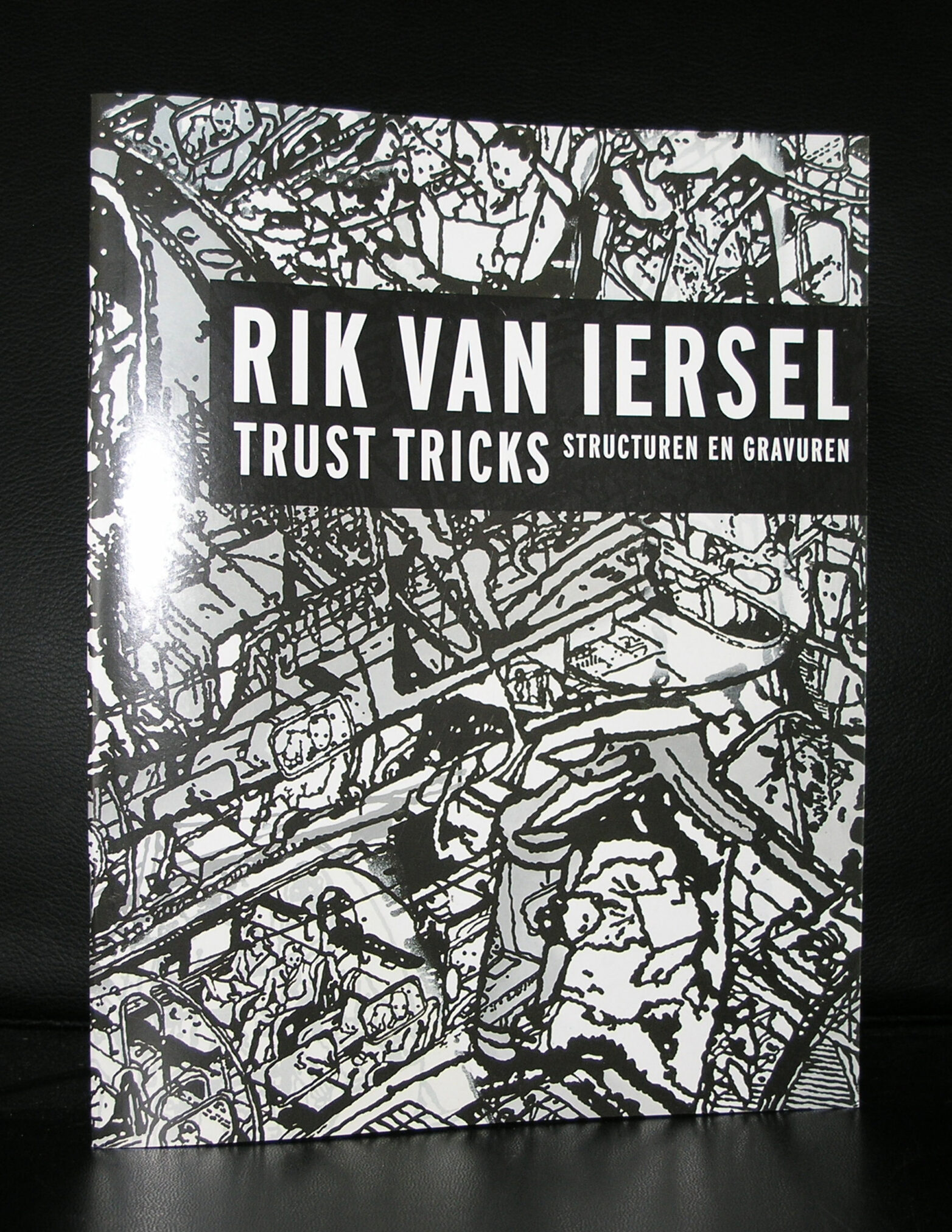 Book cover titled 'Rik van Iersel Trust Tricks: Structuren en Gravuren' featuring intricate black and white illustrations.